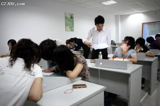 教務(wù)處副處長商紅桃到常州動畫基地調(diào)研、考察