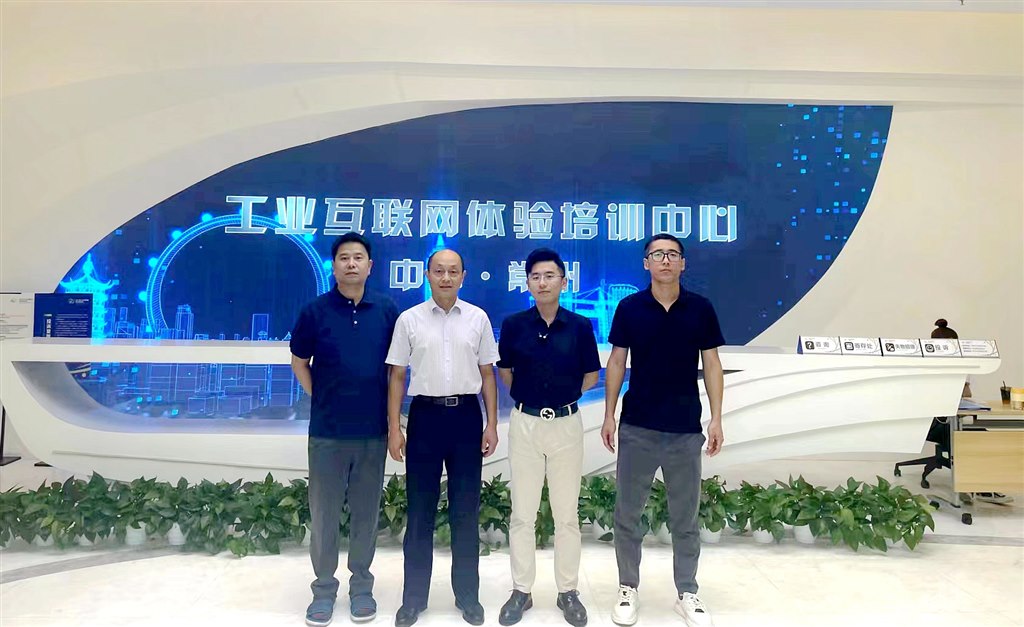 1執(zhí)行校長孫利兵帶隊(duì)赴國佳云為（江蘇）信息科技有限公司開展“訪企拓崗促就業(yè)”交流活動.jpg