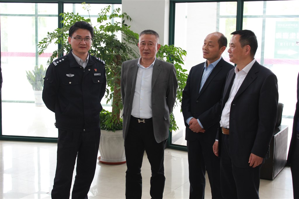 1常州市公安局黨委委員、政治部主任汪勤永親臨現(xiàn)場(chǎng)指導(dǎo)工作.JPG