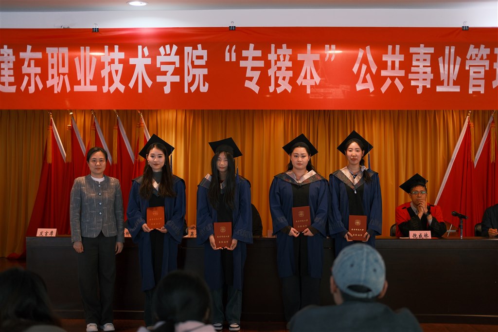 優(yōu)秀學生代表.jpg
