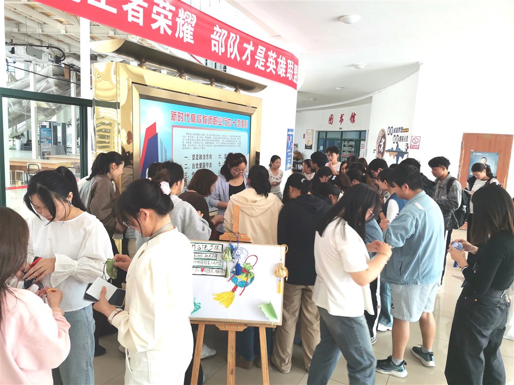熱鬧的活動現(xiàn)場.jpg