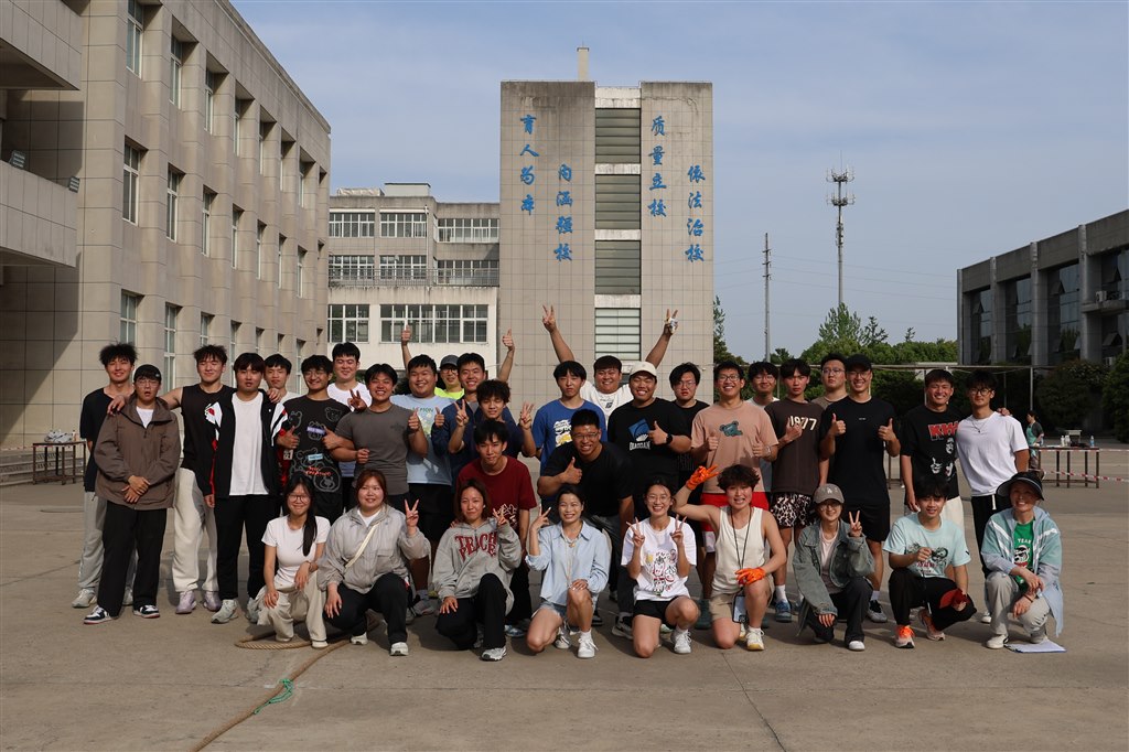 團(tuán)體一等獎合影.JPG