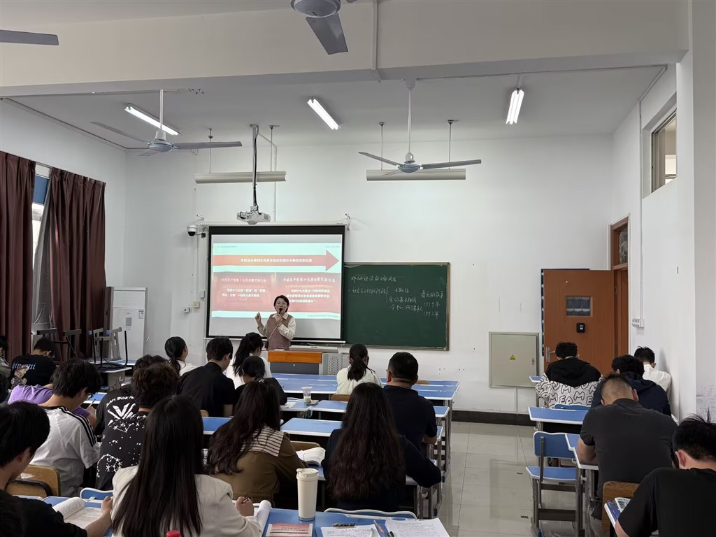 蔣瀟瀟授課現(xiàn)場(chǎng).jpg