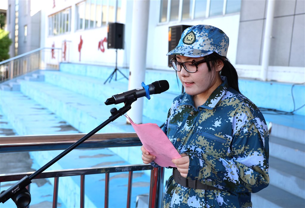 學(xué)生發(fā)言2.JPG 學(xué)生發(fā)言2.JPG