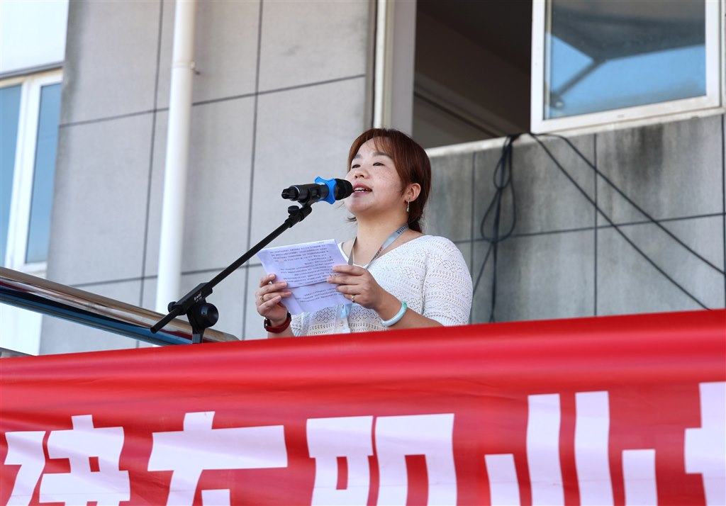 教師發(fā)言1.JPG 教師發(fā)言1.JPG